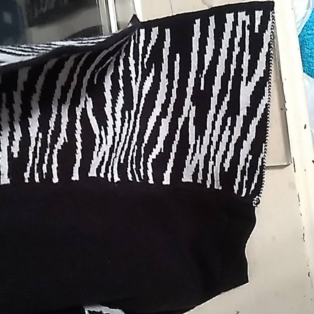 SOUTHERN Lady Large Black with Zebra Trim Medium Sleeves - Picture 6 of 7